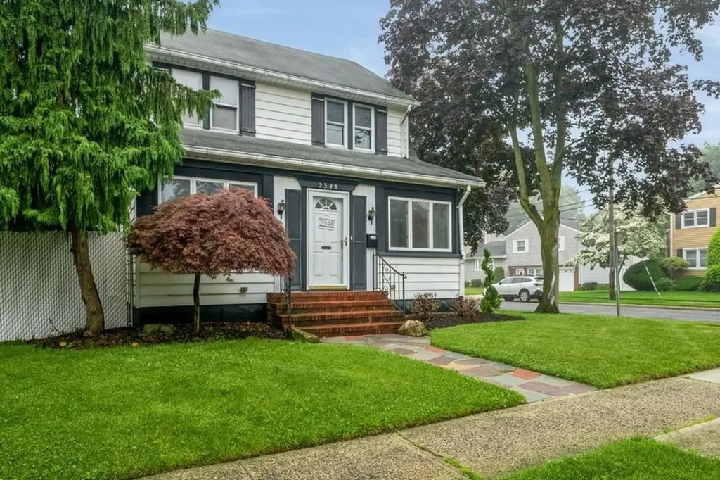 2348 Centre Avenue Bellmore NY 11710