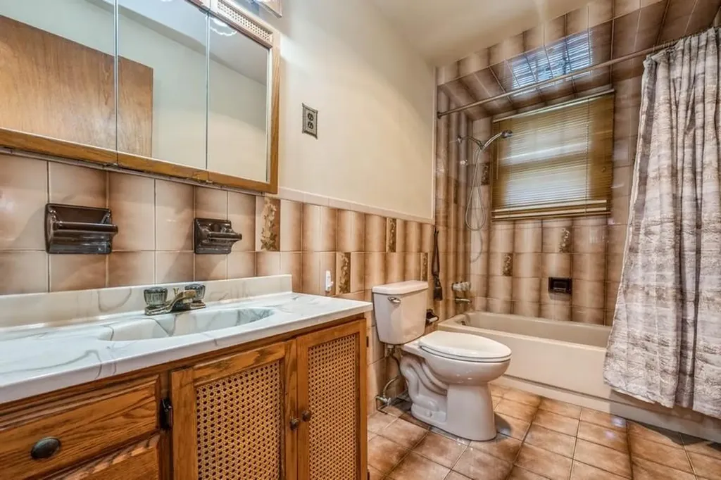 2348 Centre Avenue Bellmore NY 11710