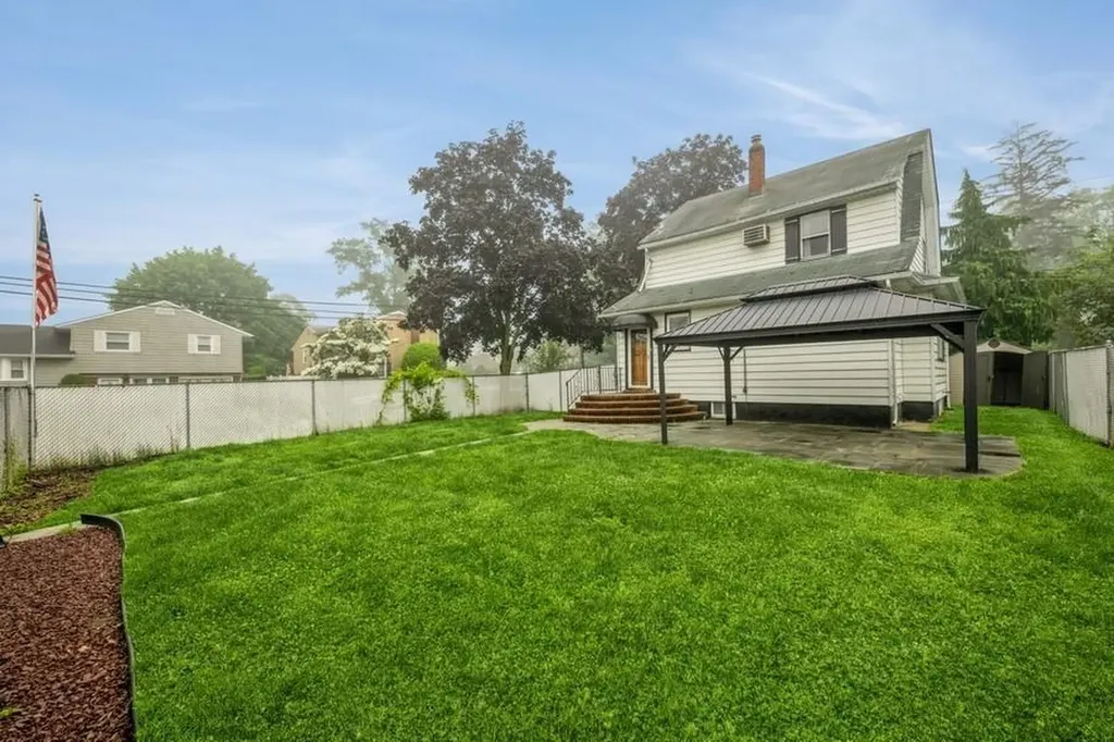 2348 Centre Avenue Bellmore NY 11710