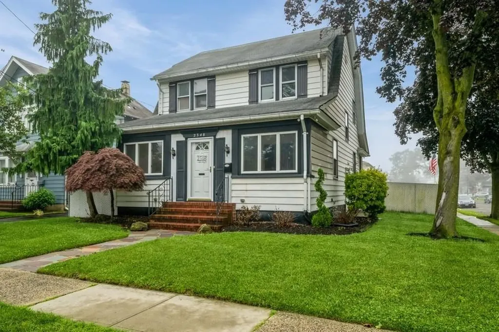 2348 Centre Avenue Bellmore NY 11710