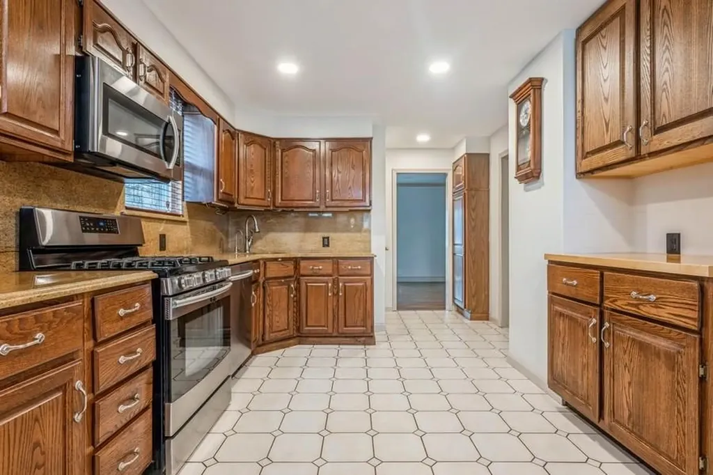 2348 Centre Avenue Bellmore NY 11710
