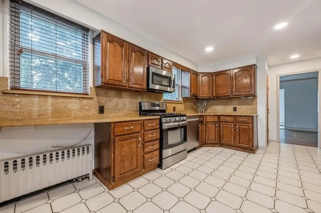 2348 Centre Avenue Bellmore NY 11710