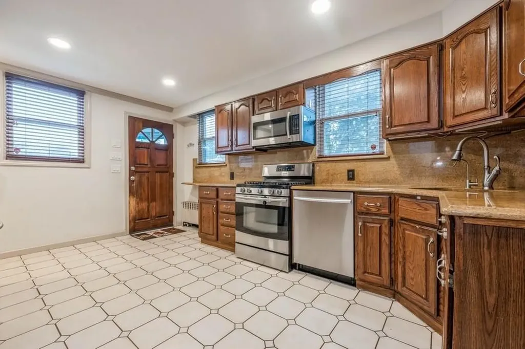 2348 Centre Avenue Bellmore NY 11710