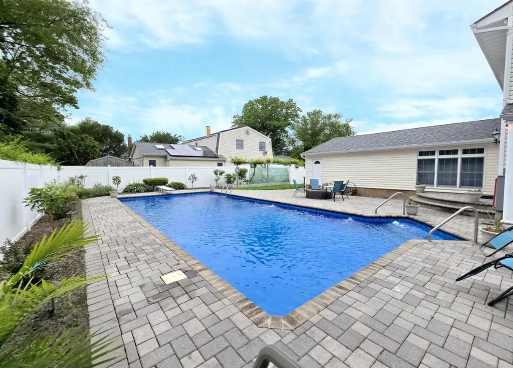 92 Chatham Drive Oakdale NY 11769