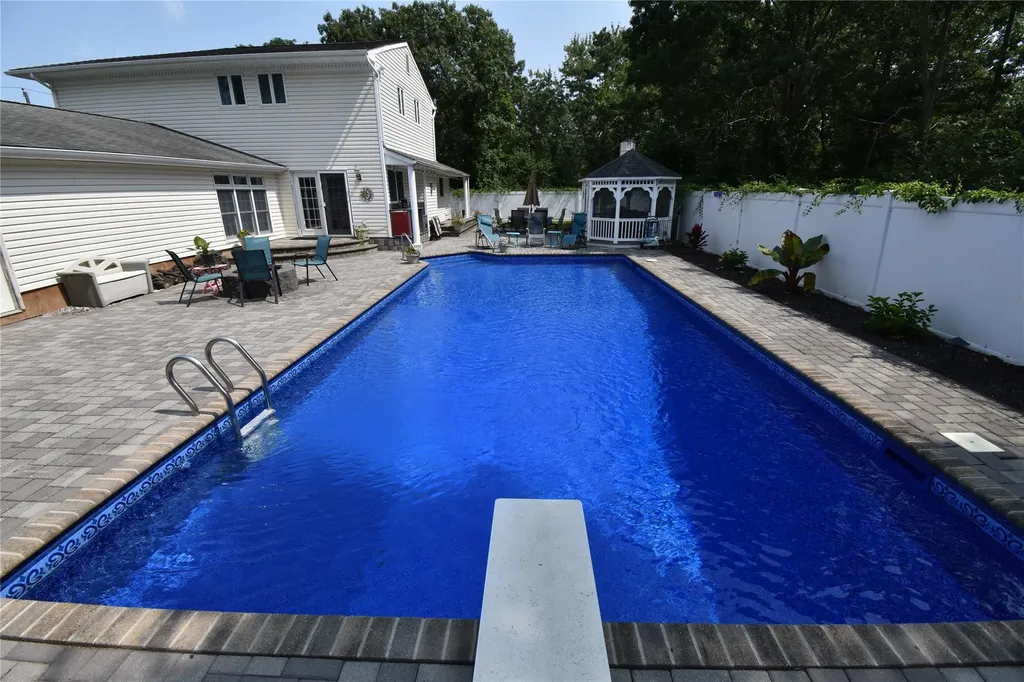 92 Chatham Drive Oakdale NY 11769