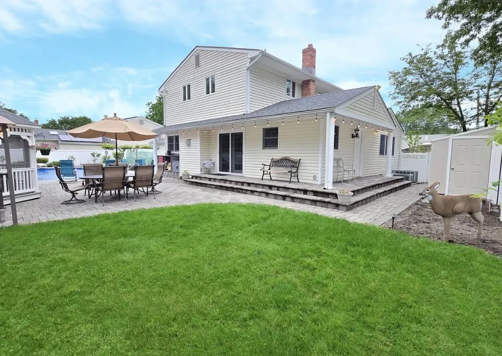 92 Chatham Drive Oakdale NY 11769
