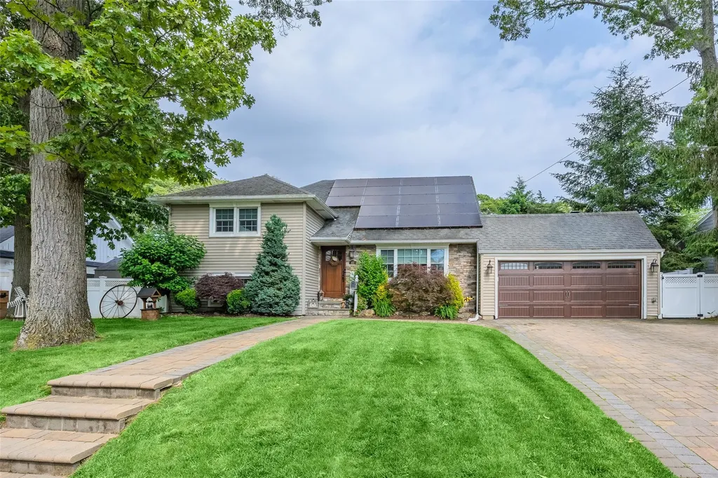 82 Algonquin Avenue Massapequa NY 11758