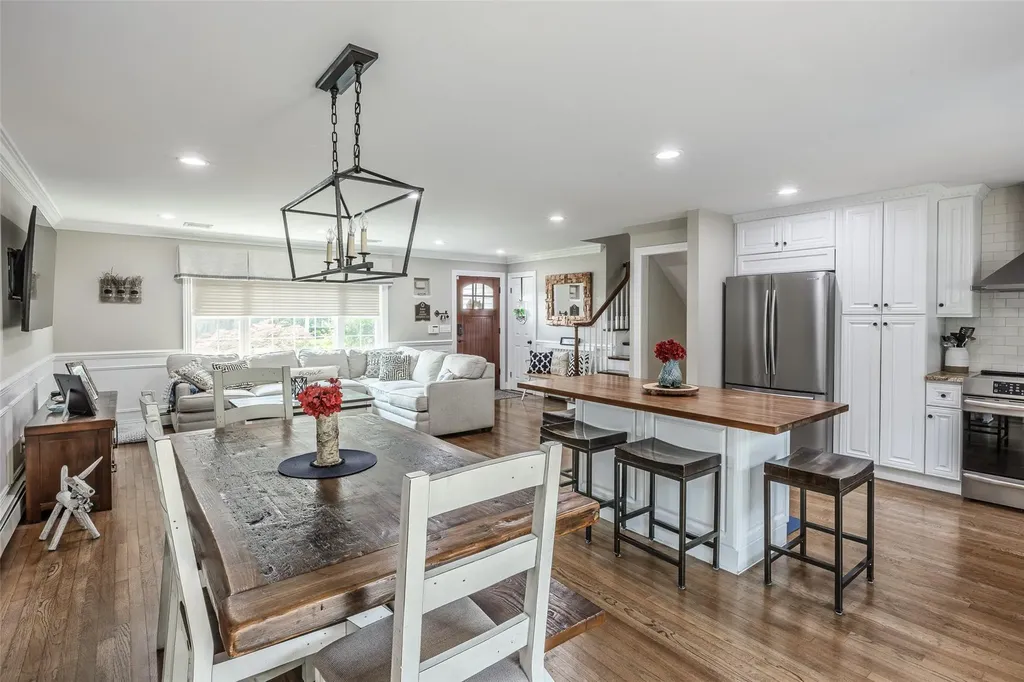 82 Algonquin Avenue Massapequa NY 11758