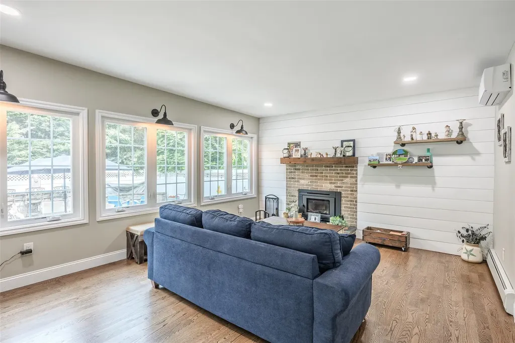 82 Algonquin Avenue Massapequa NY 11758