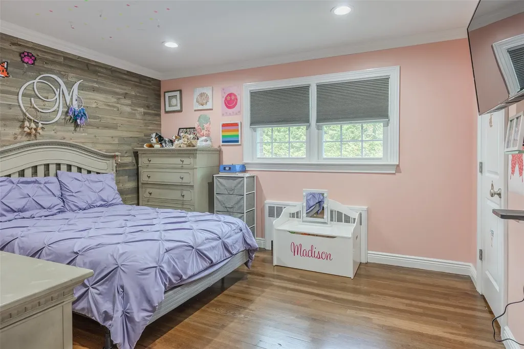 82 Algonquin Avenue Massapequa NY 11758