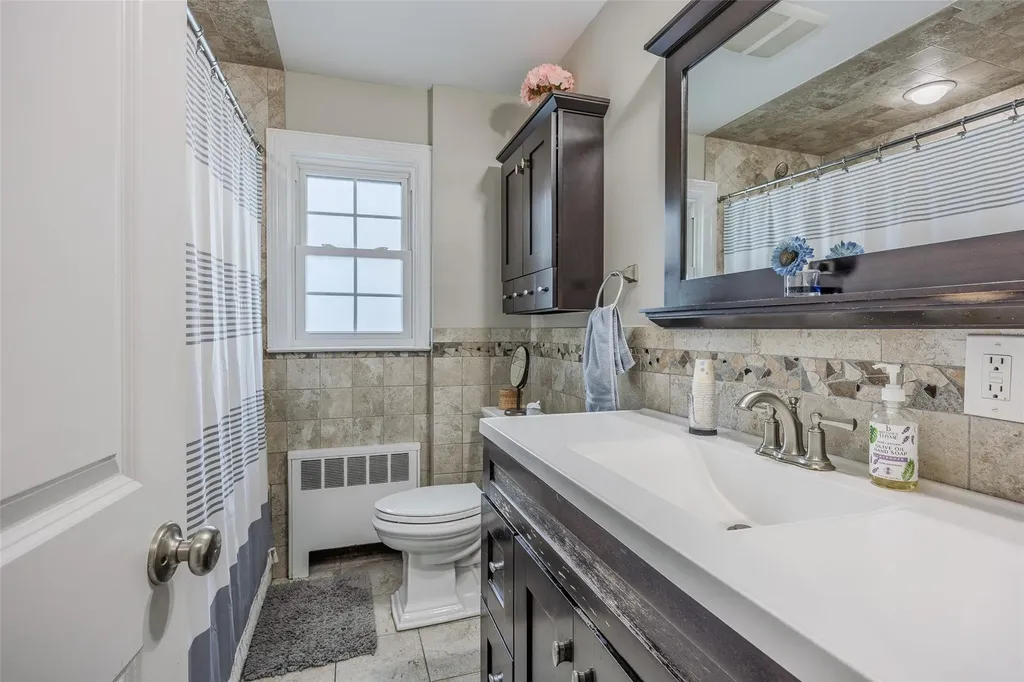82 Algonquin Avenue Massapequa NY 11758