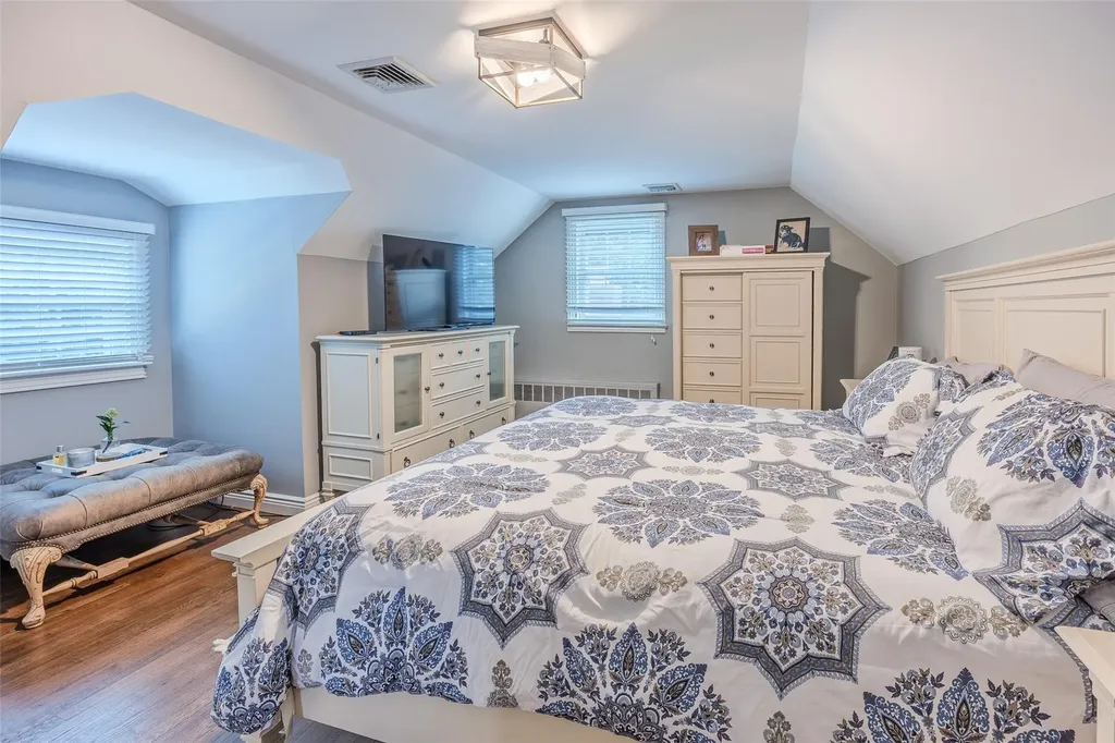 82 Algonquin Avenue Massapequa NY 11758