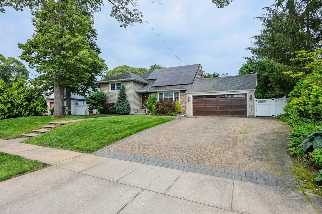 82 Algonquin Avenue Massapequa NY 11758