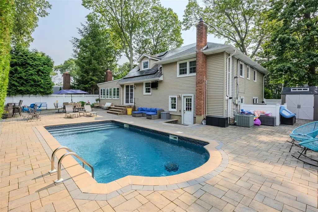82 Algonquin Avenue Massapequa NY 11758