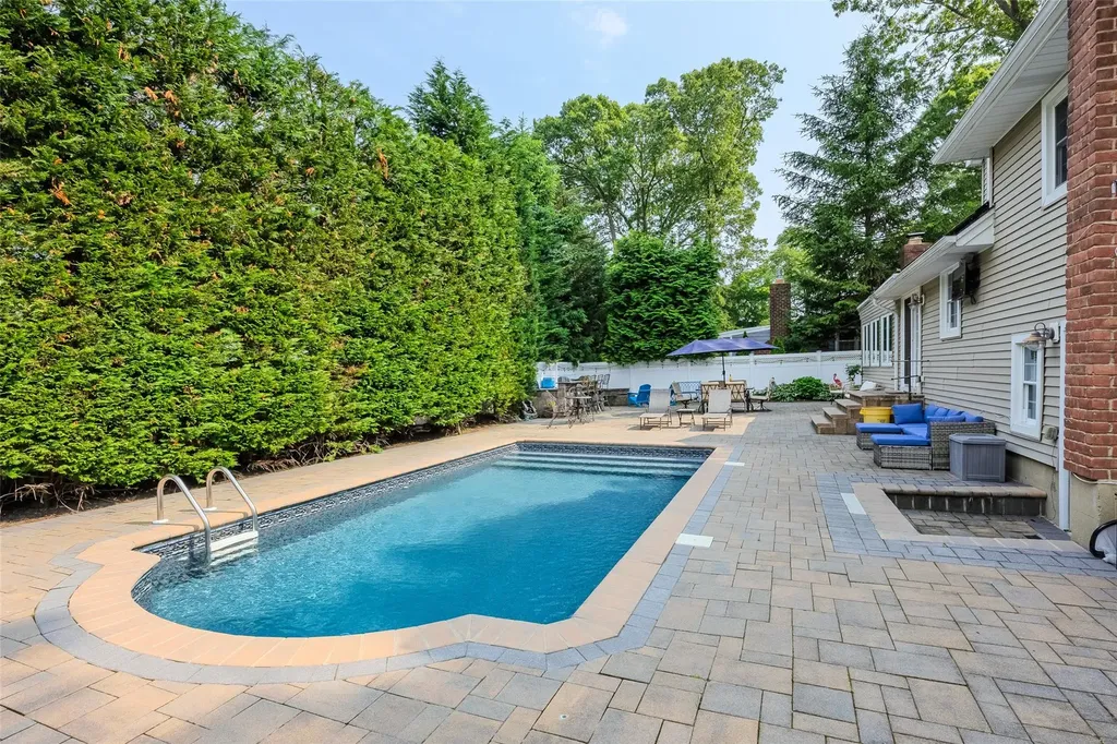 82 Algonquin Avenue Massapequa NY 11758