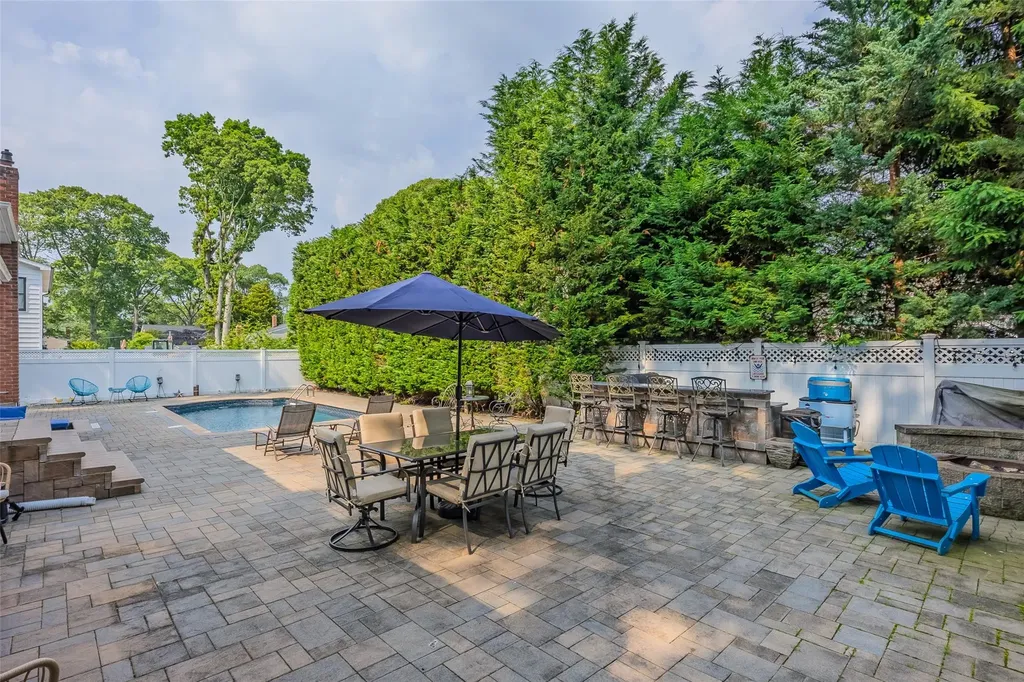 82 Algonquin Avenue Massapequa NY 11758