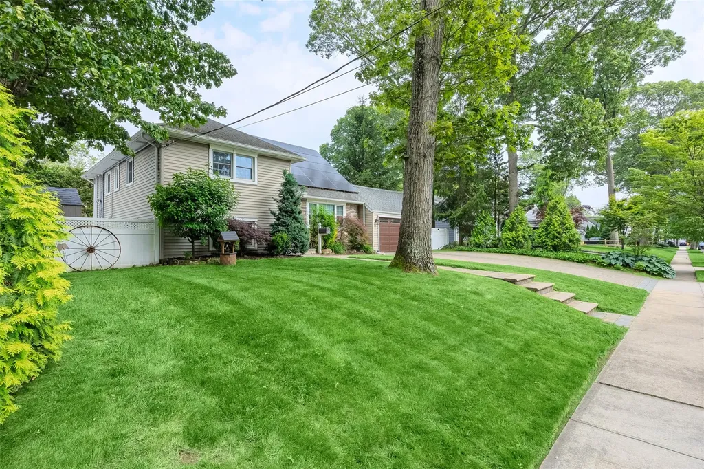 82 Algonquin Avenue Massapequa NY 11758