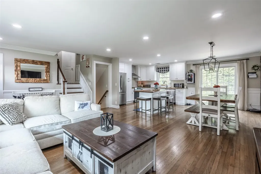 82 Algonquin Avenue Massapequa NY 11758