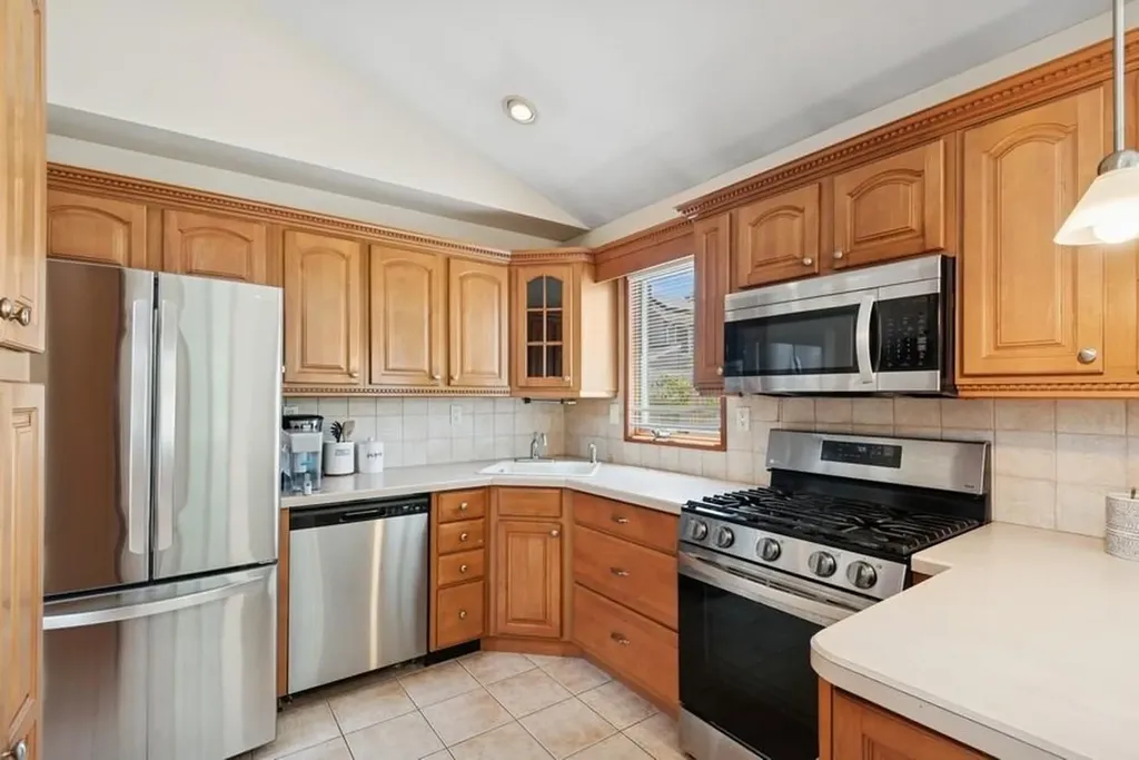 142 Coolidge Avenue Amity Harbor NY 11701