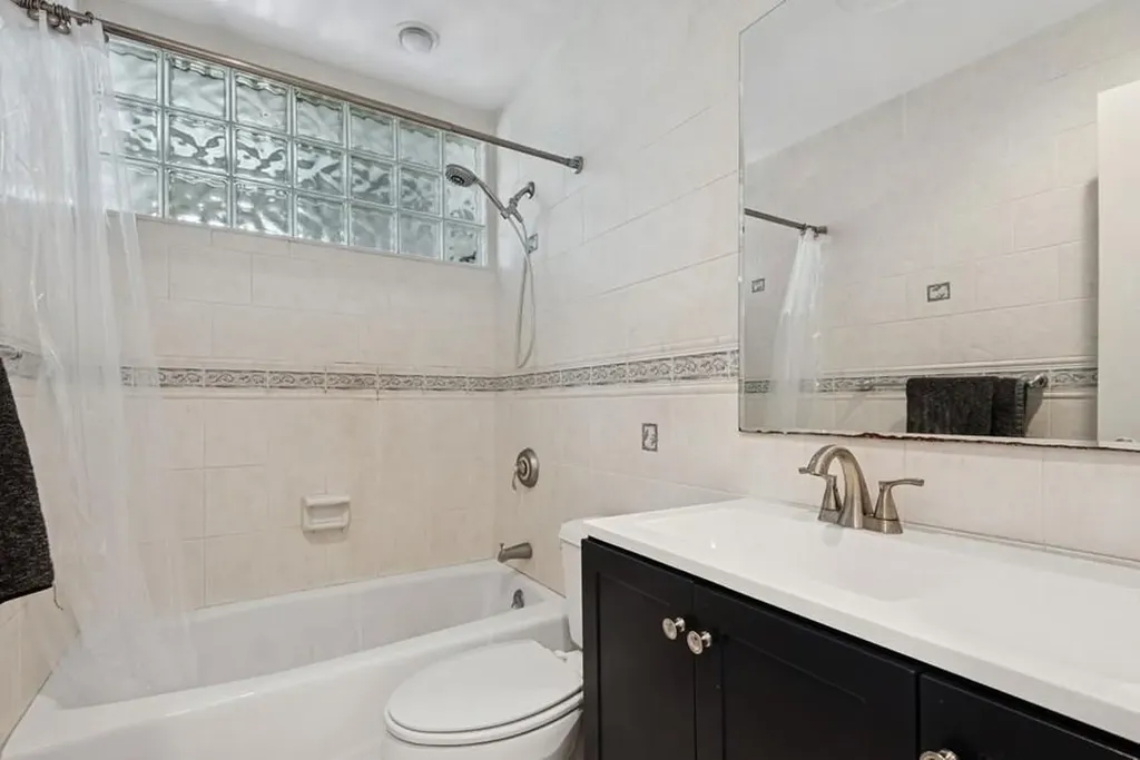 142 Coolidge Avenue Amity Harbor NY 11701