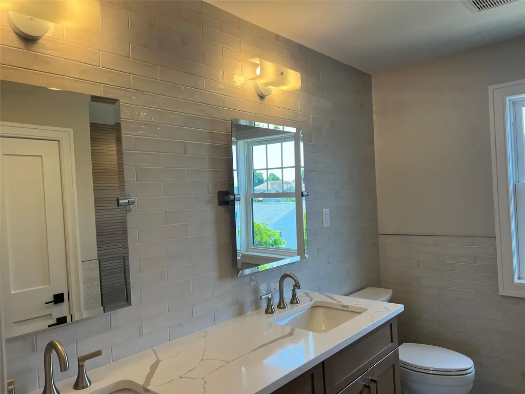 10 19th Street Jericho NY 11753