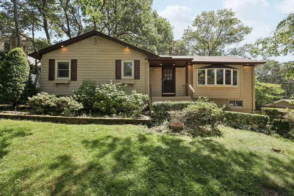 65 Winston Drive Smithtown NY 11787