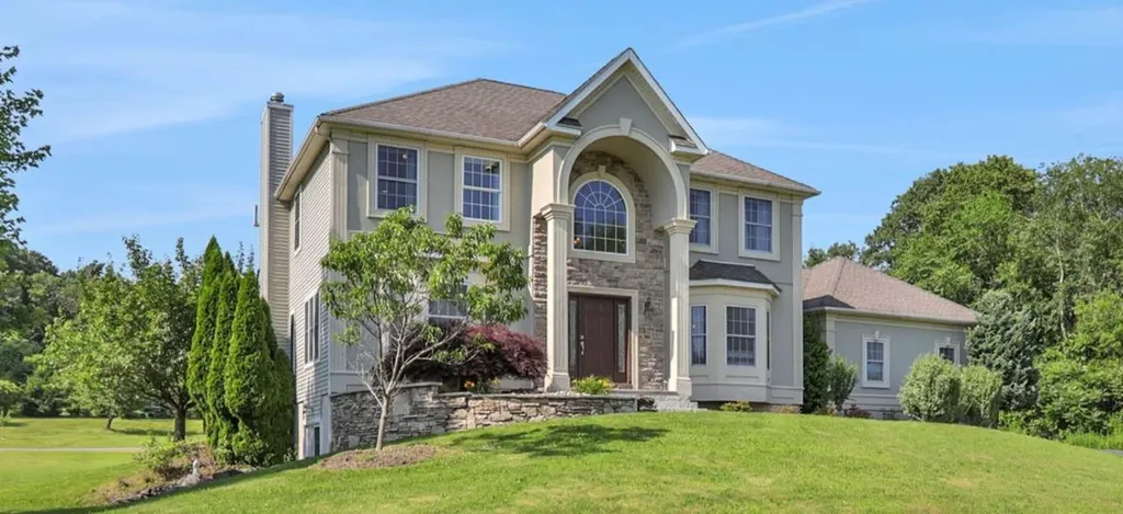 16 Winston Place Marlboro NY 12542