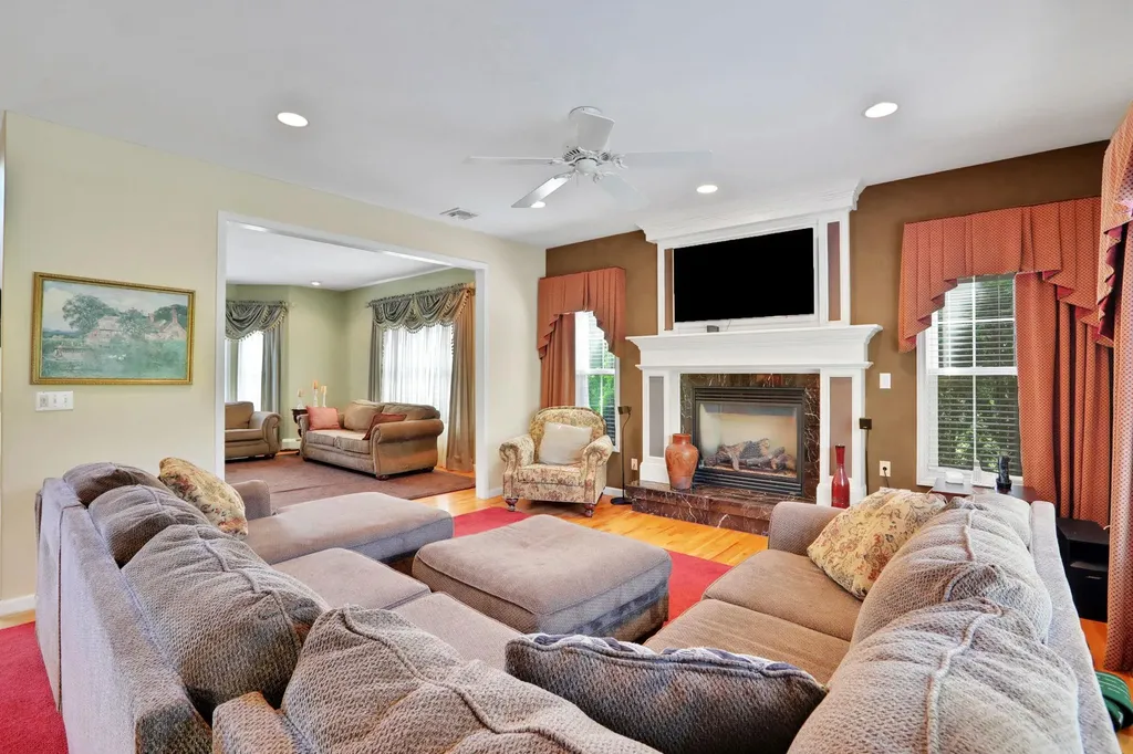 16 Winston Place Marlboro NY 12542