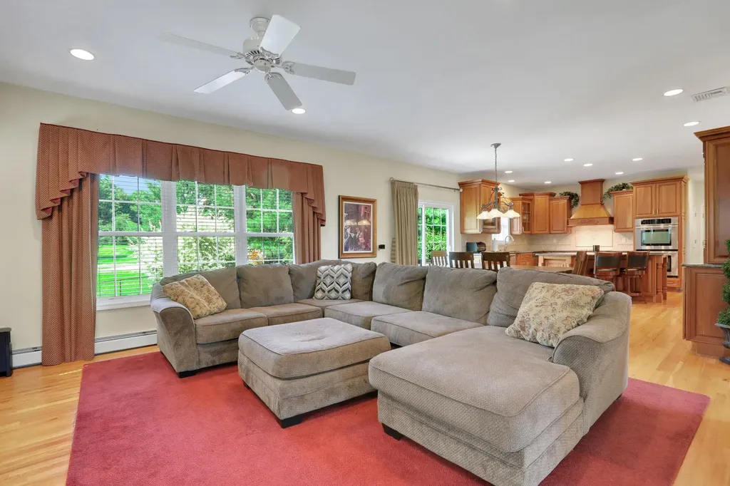 16 Winston Place Marlboro NY 12542