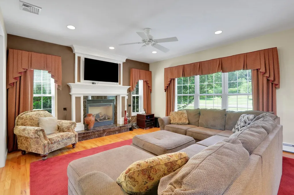 16 Winston Place Marlboro NY 12542