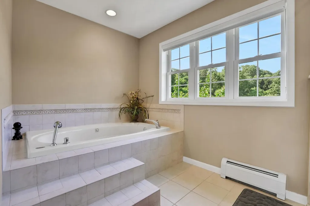 16 Winston Place Marlboro NY 12542
