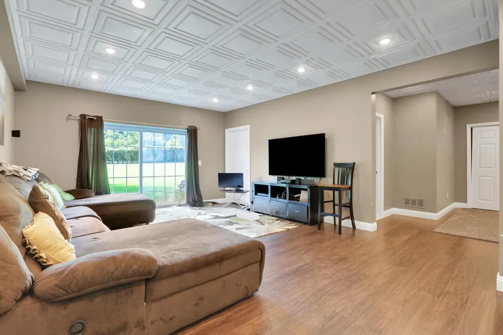 16 Winston Place Marlboro NY 12542