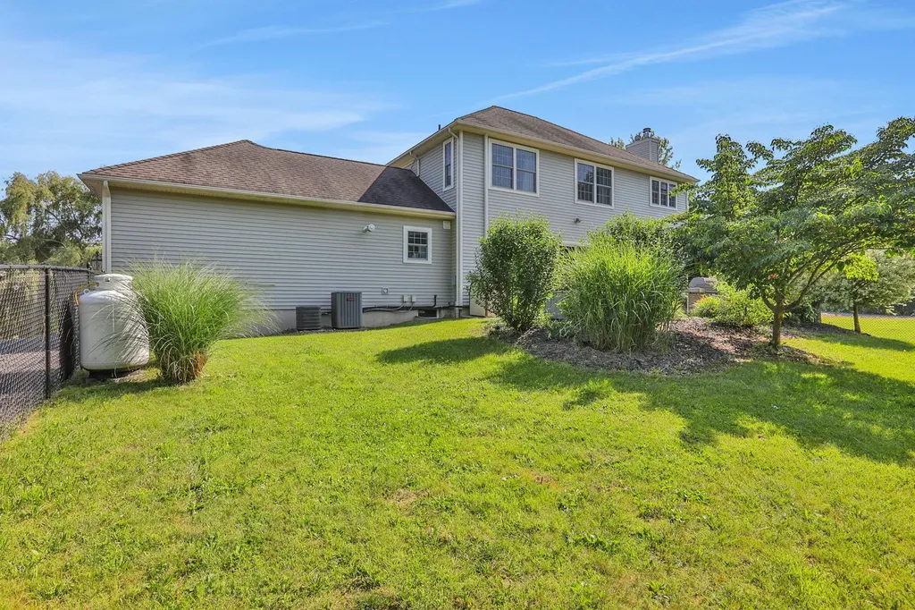 16 Winston Place Marlboro NY 12542