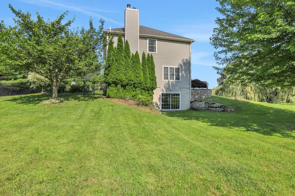 16 Winston Place Marlboro NY 12542