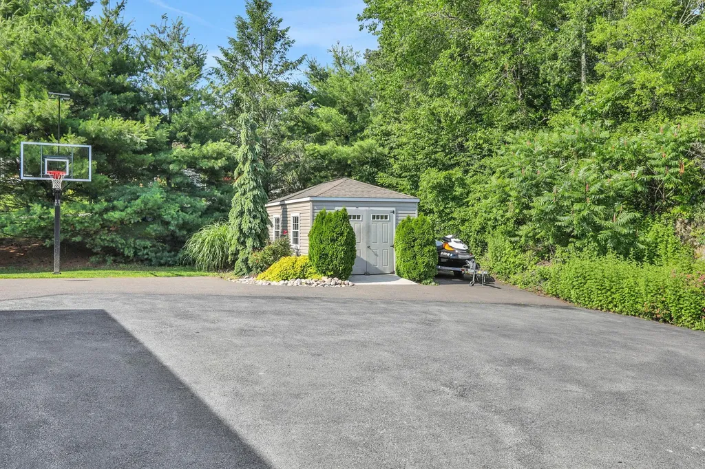 16 Winston Place Marlboro NY 12542