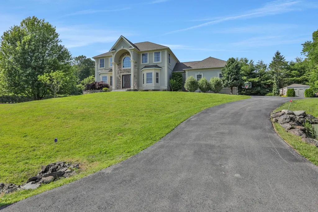 16 Winston Place Marlboro NY 12542