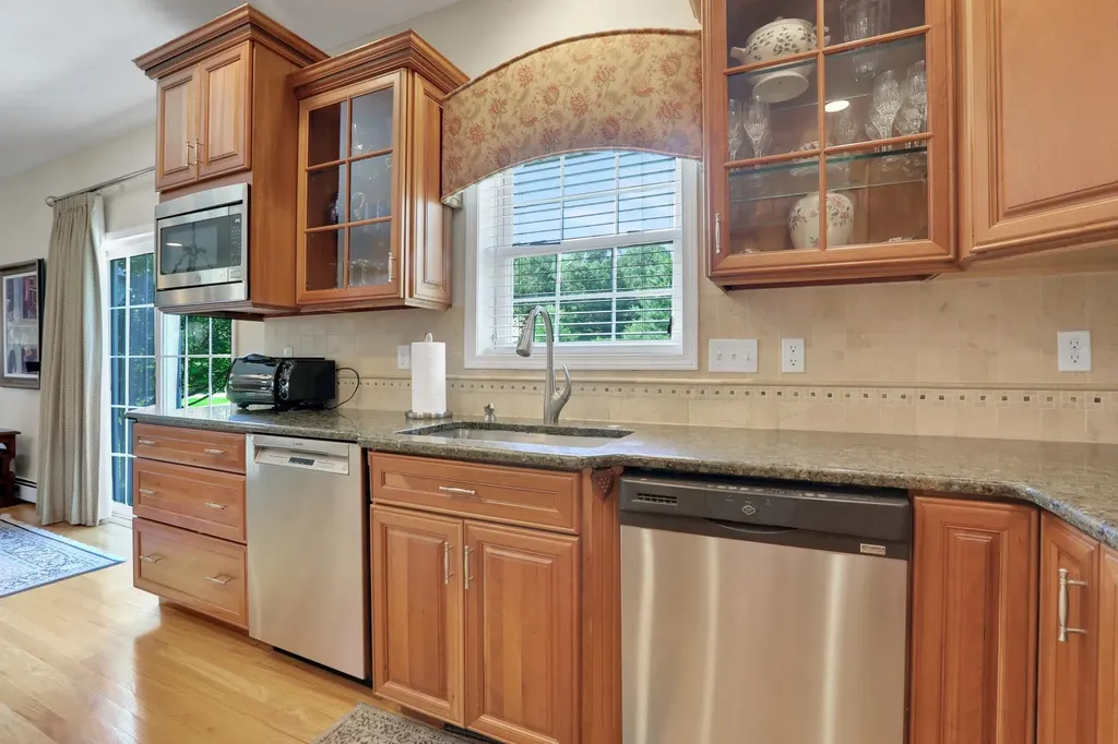 16 Winston Place Marlboro NY 12542