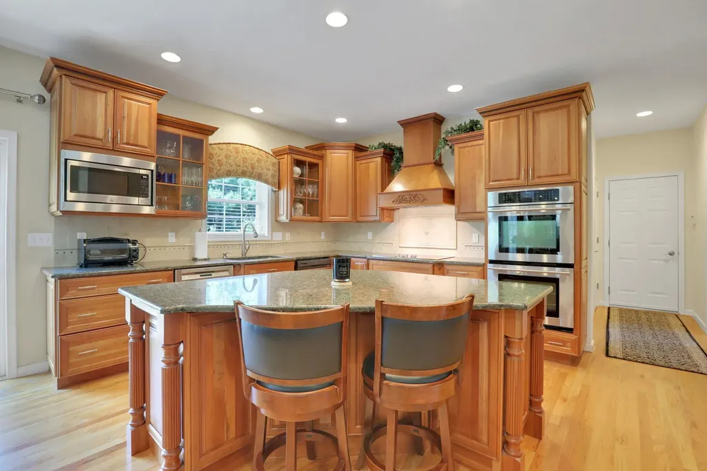 16 Winston Place Marlboro NY 12542