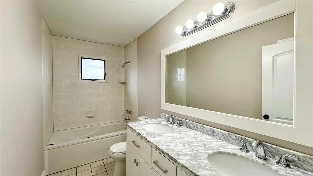 102 Surf Road Lindenhurst NY 11757