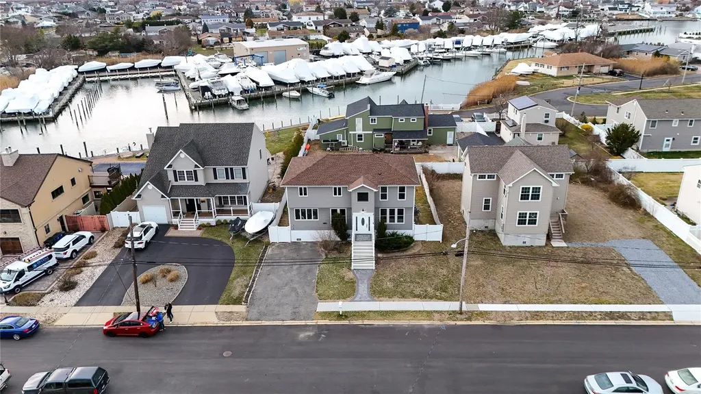102 Surf Road Lindenhurst NY 11757