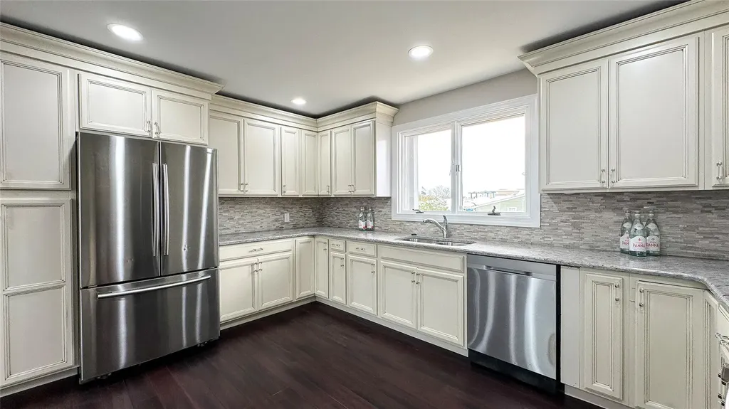 102 Surf Road Lindenhurst NY 11757