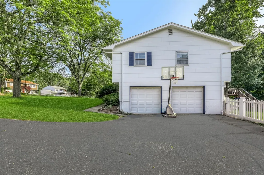 18 Lancaster Drive Suffern NY 10901