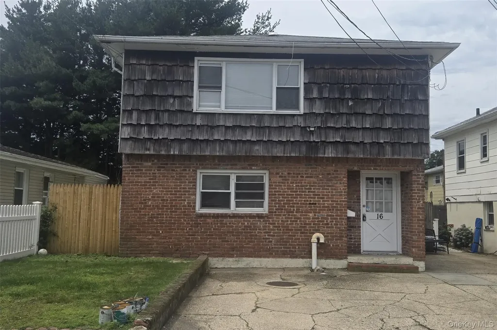 16 August Avenue Bayville NY 11709