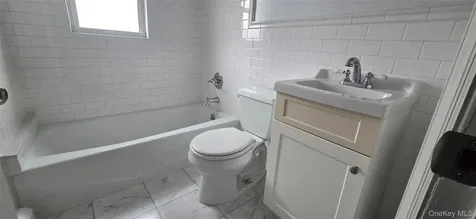 16 August Avenue Bayville NY 11709