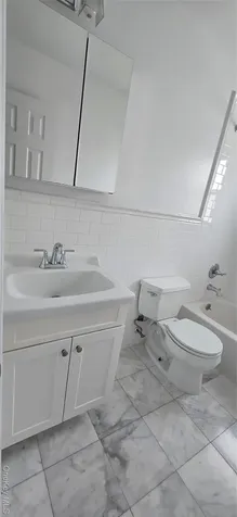 16 August Avenue Bayville NY 11709