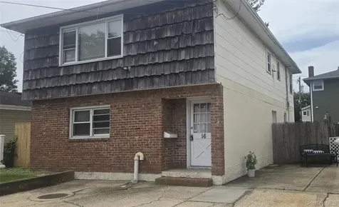 16 August Avenue Bayville NY 11709