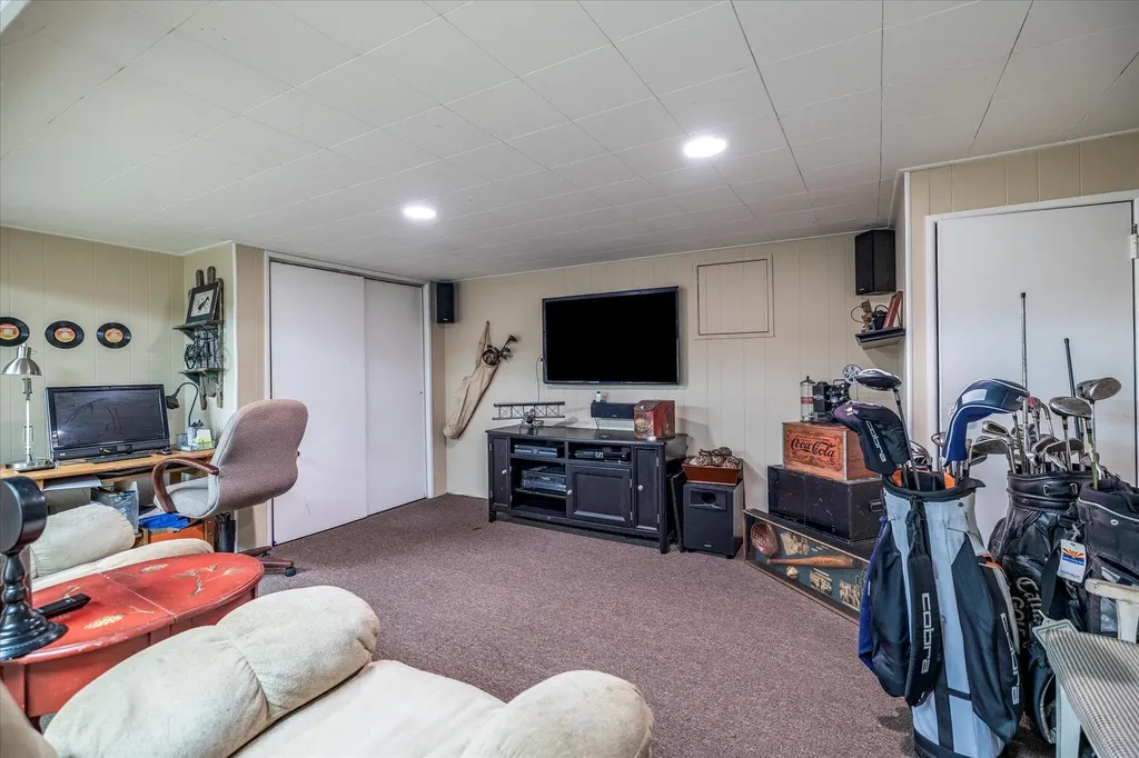 431 Townline Road Commack NY 11725