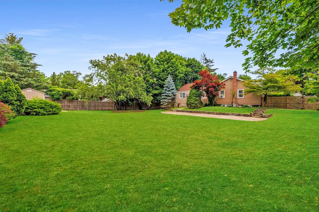 431 Townline Road Commack NY 11725
