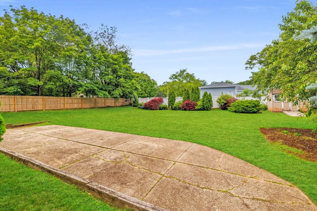 431 Townline Road Commack NY 11725