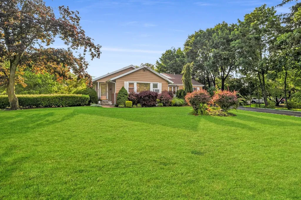 431 Townline Road Commack NY 11725